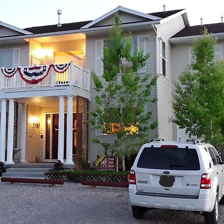 Lions Gate Manor Bed & Breakfast Lava Hot Springs Exterior photo