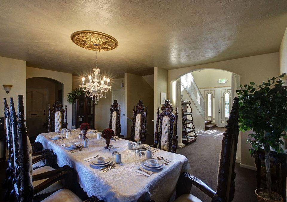 Lions Gate Manor Bed & Breakfast Lava Hot Springs Exterior photo