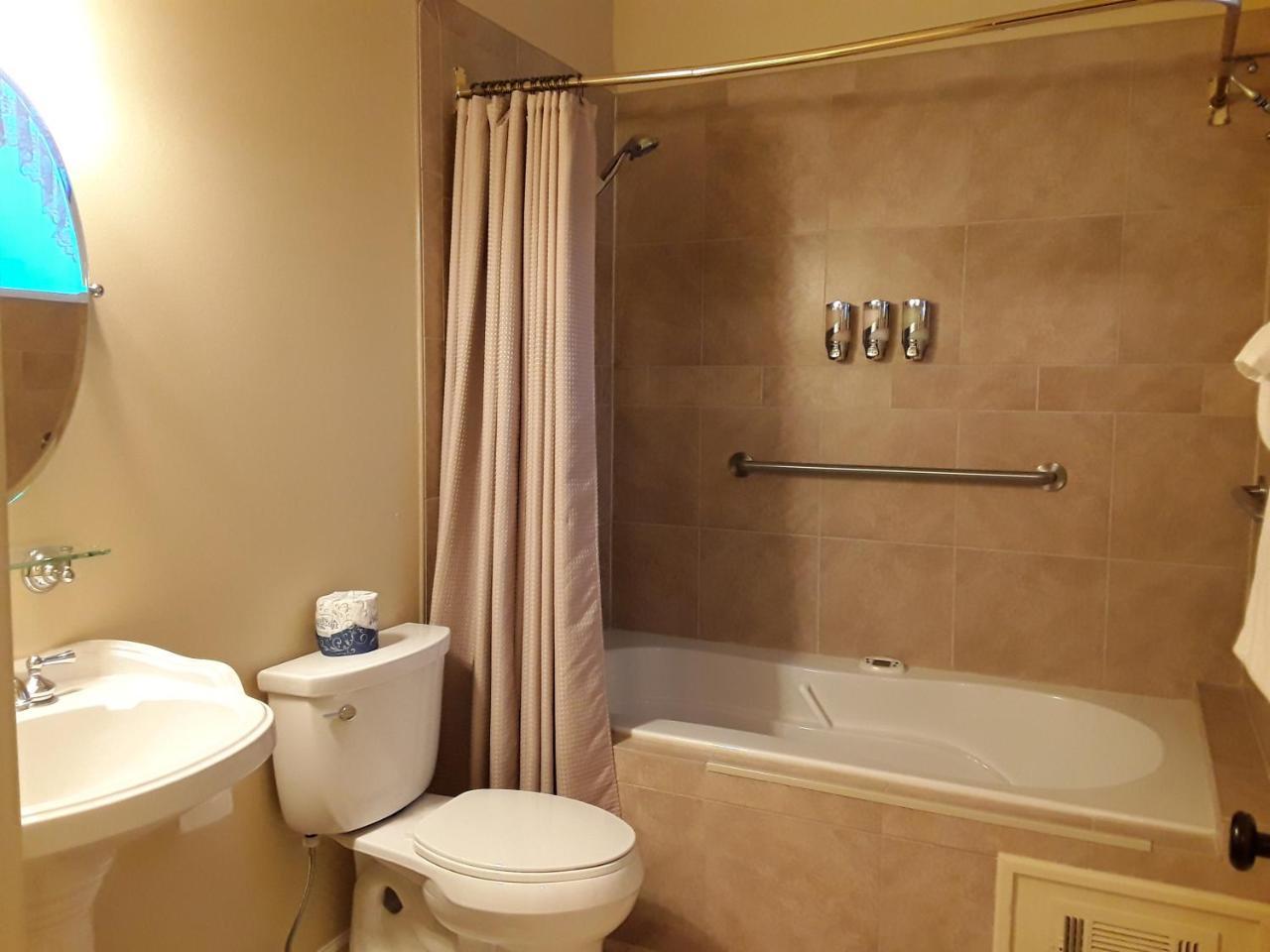 Lions Gate Manor Bed & Breakfast Lava Hot Springs Exterior photo
